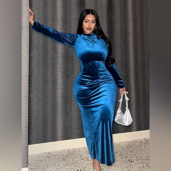 Sexy Velvet Maxi Dress w/ Back Slit - Picture 2 of 9